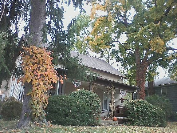 2nd image of 133 Granville St