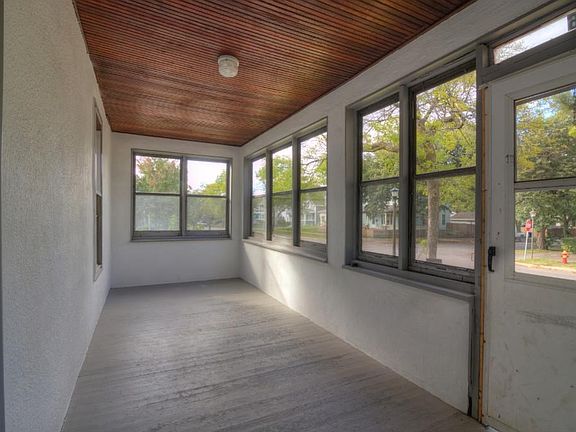 Big front porch on big corner lot916 Iglehart Ave. St. Paul, MN 55104