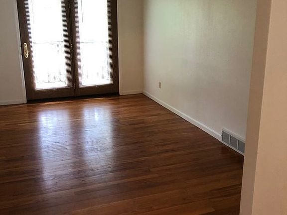 4th image of 2040 Lafayette Ave #D