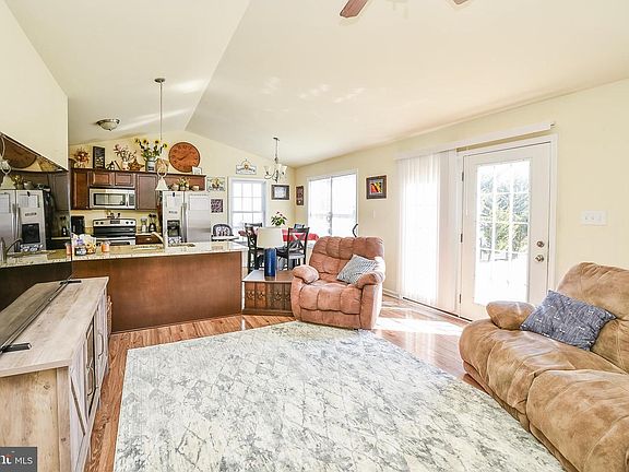 4th image of 19 Aylesbury Ln