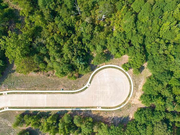 4th image of Savannah Hills Ln