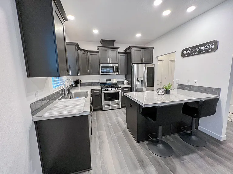 833 S 23rd Ave — Photo 9