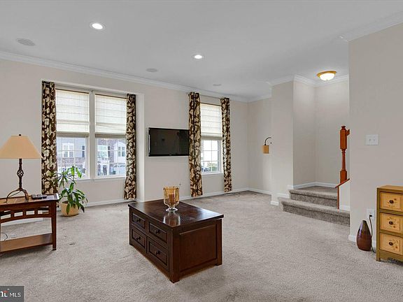 4th image of 41 Village Green Ln