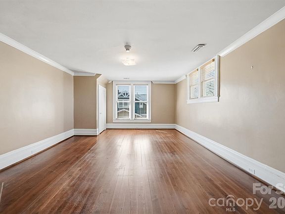 24th image of 121 5th Ave NE