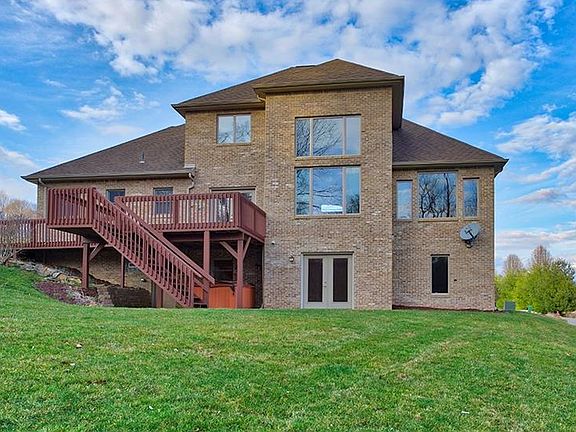 2nd image of 9091 Lucia Ln