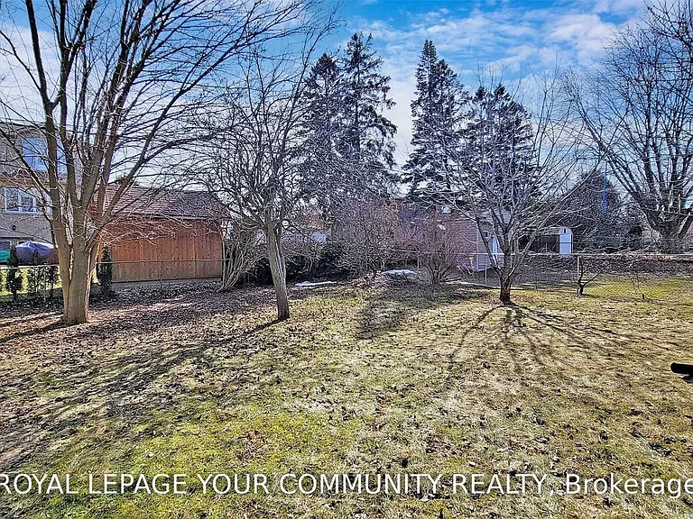 79 Patricia Ave #MAIN LEVEL — Photo 37