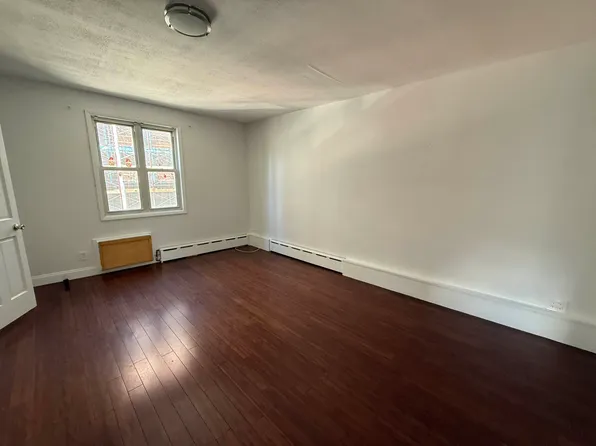 556 Sackett Street image 1 of 8