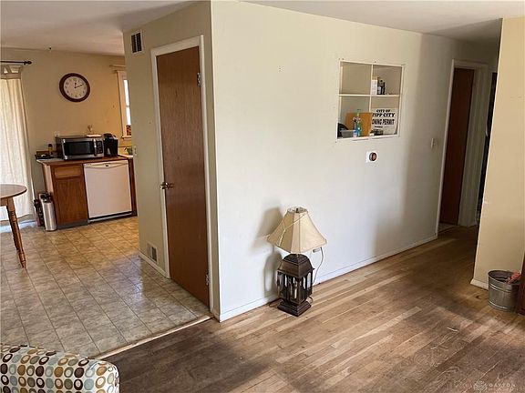 2nd image of 554 Judith Dr
