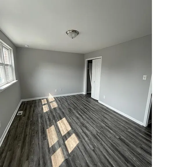 261 E Haines St — Photo 12