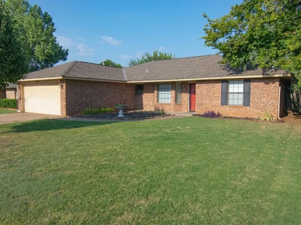 2212 Tanglewood Dr, Edmond, OK 73013