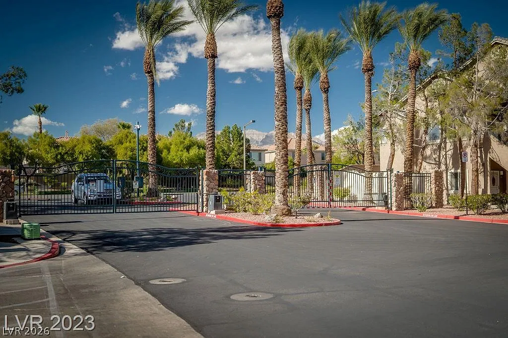 2 bed, 2.0 bath, 1319 sqft, $2,995 — Photo 4