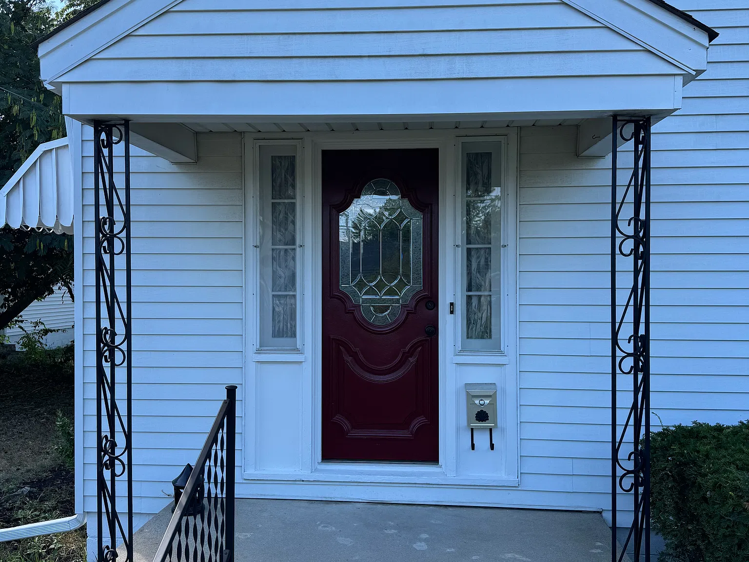 499 N Hague Ave — Photo 2