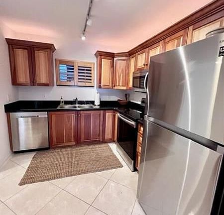 5th image of 208 S Lakeside Dr APT 202