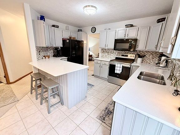 5th image of 2104 Wilshire Dr