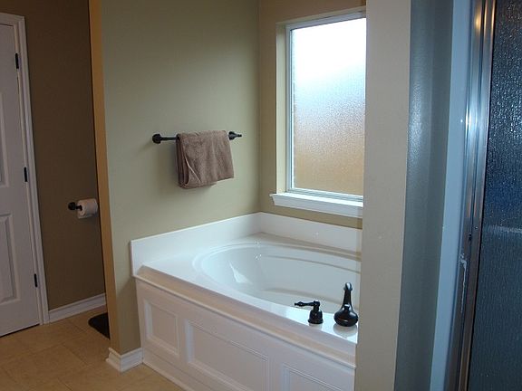 4th image of 211 Pebble Creek Cir