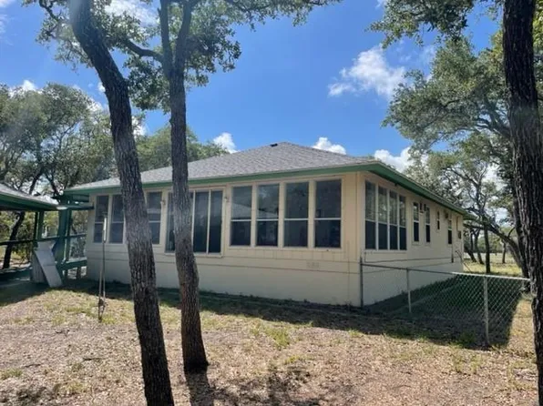 1415 S Verne St, Rockport, TX 78382