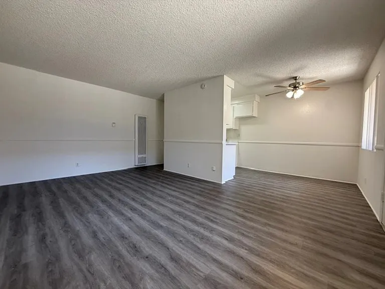 Marquis Apartments — Photo 27