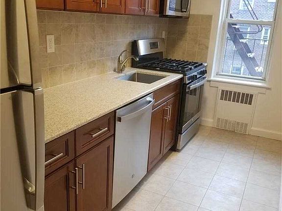 4th image of 3960 52nd St APT 3F