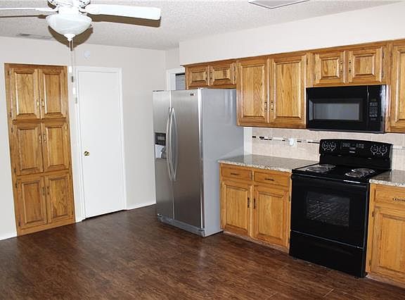 3rd image of 923 Kilkenny Ct