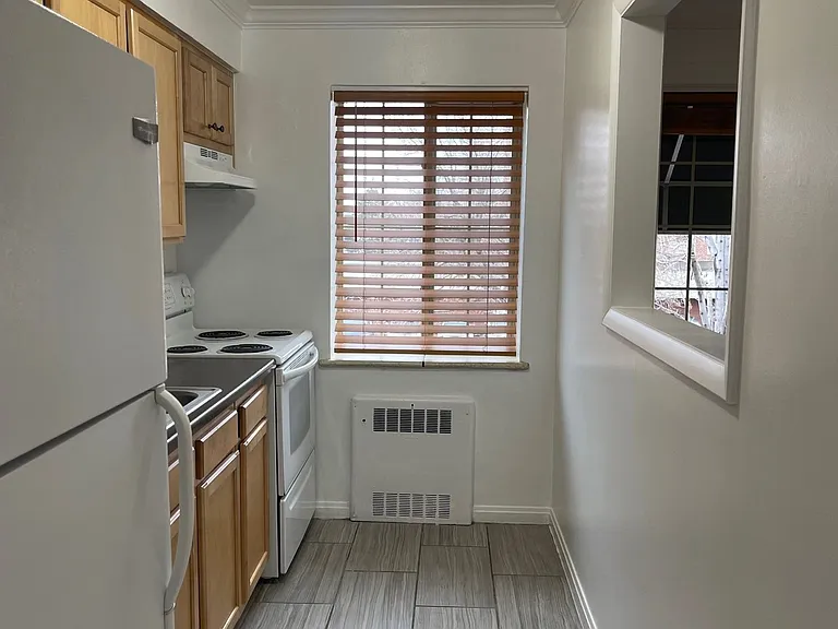 The Fern Flats - Newly Renovated in 2024 with in-unit Washer and Dryer! — Photo 6