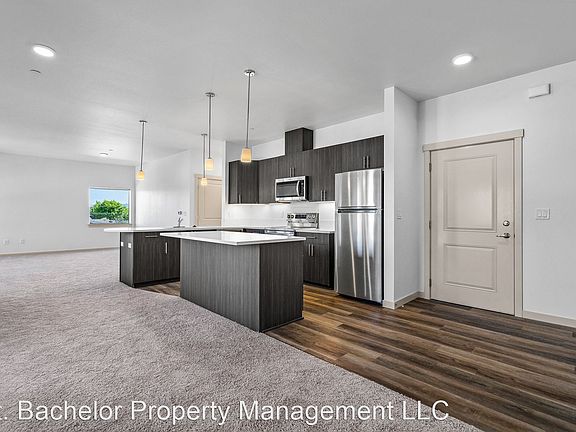 3rd image of 630 NW Kingwood Ave #10081006
