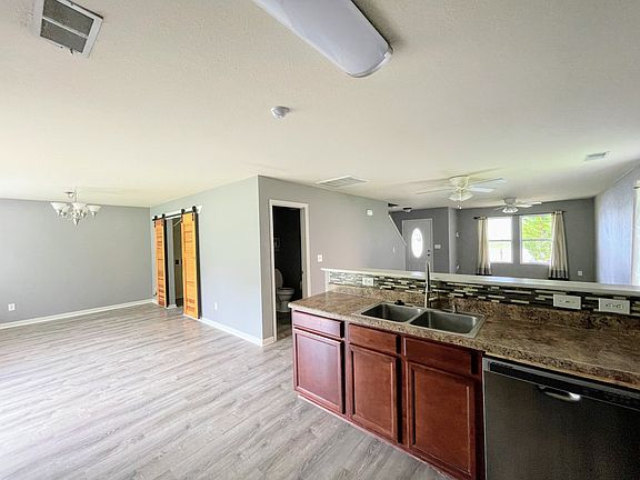 3rd image of 144 Belle Haven Dr