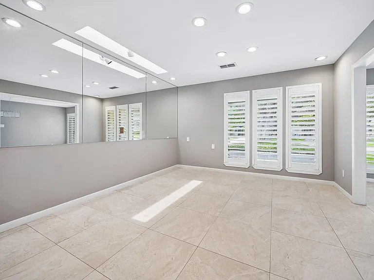 5219 Loch Lomond Dr — Photo 12