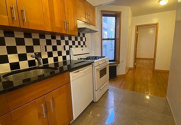 2nd image of 183 Mott St APT 4B
