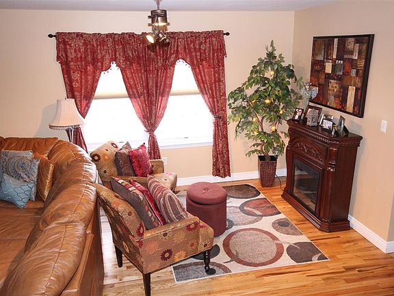 5th image of 17 Poplar Ave