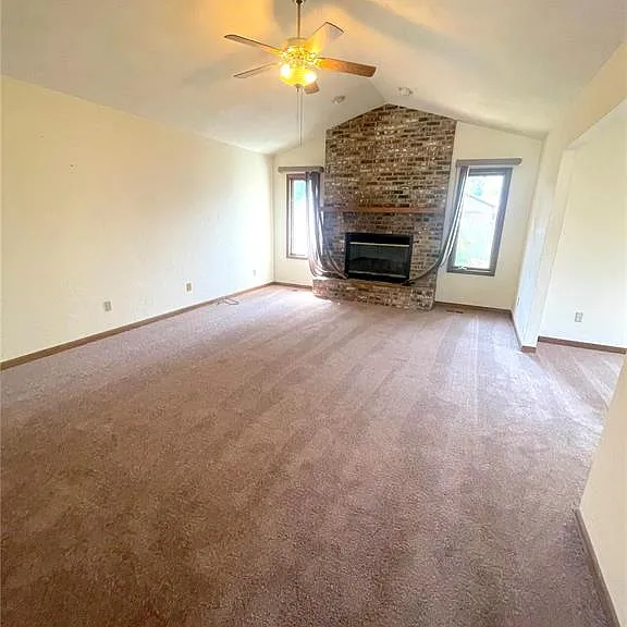 301 Brian Dr — Photo 3