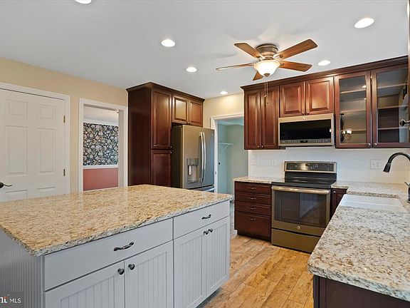3rd image of 818 Lancaster Dr