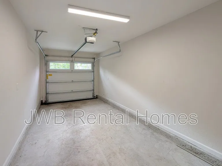 1252 Mull St — Photo 12
