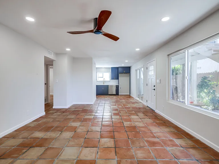 205 W Escalones #B — Photo 6