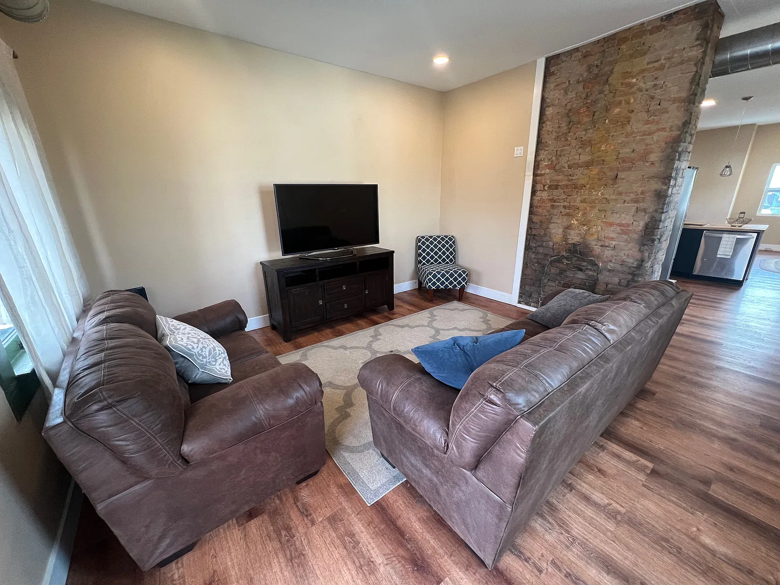 1335 Maryland Ave — Photo 3