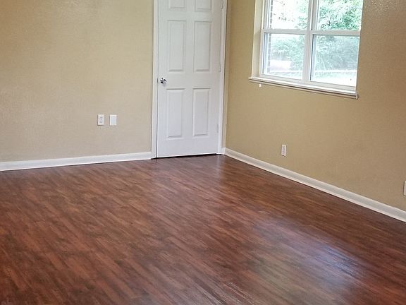 2nd image of 2407 Eloise Cir
