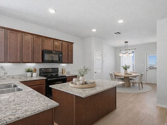 3rd image of 10911 Balmorhea