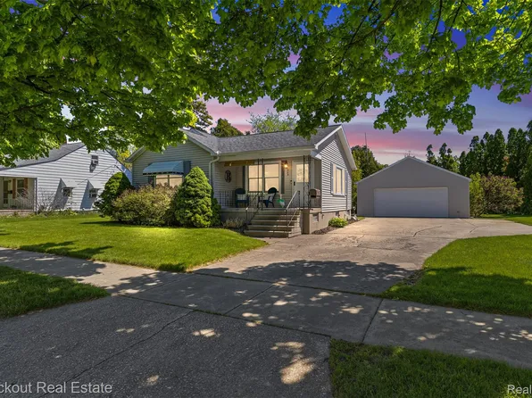 705 Burns St, Essexville, MI 48732