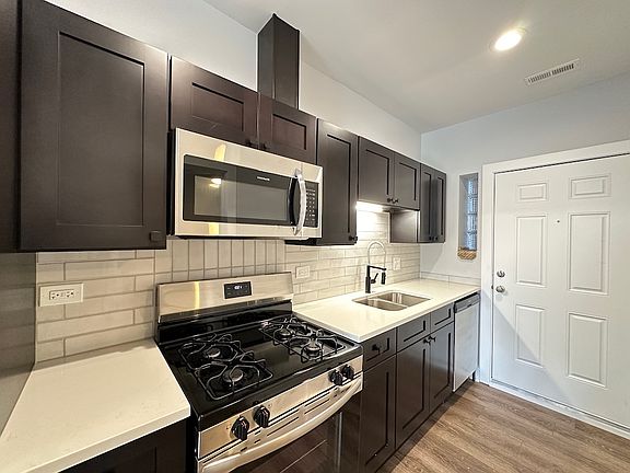 3rd image of 3358 W Montrose Ave Unit 3