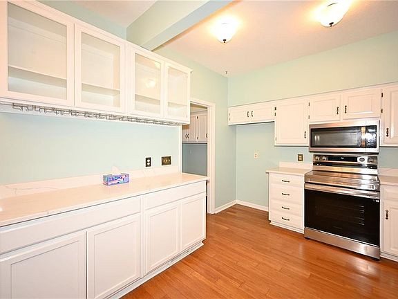 4th image of 8229 NW Barrybrooke Ct