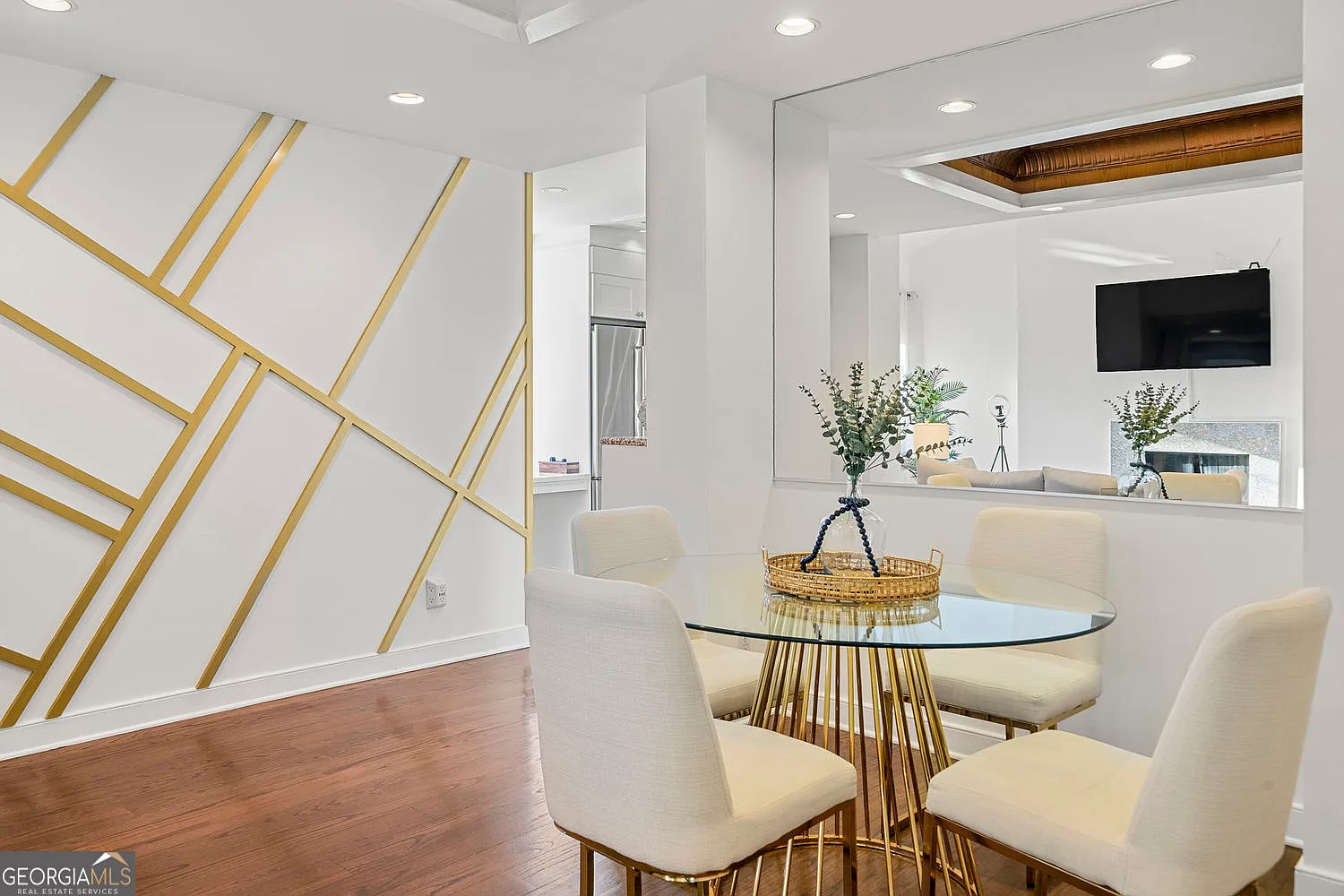 2 bed, 2.0 bath, 3606 sqft, $3,650 — Photo 4