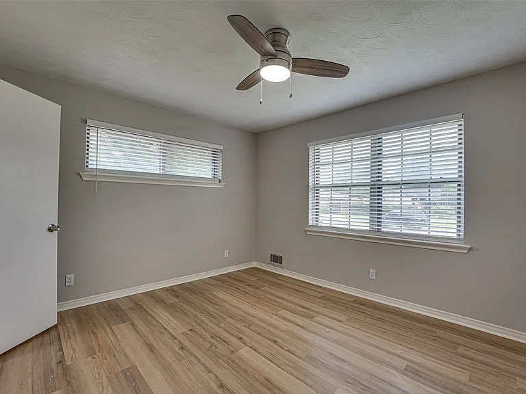 825 Branch Dr — Photo 16