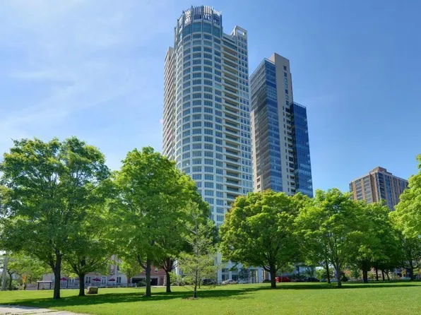 825 N Prospect AVENUE #1702, Milwaukee, WI 53202