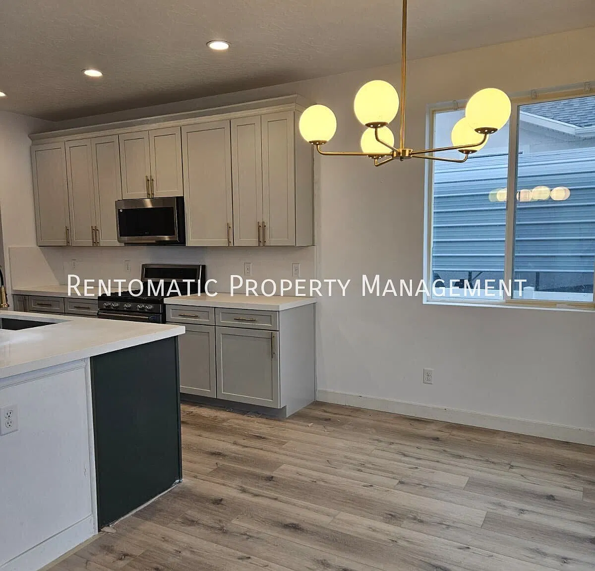 7 bed, 4750 sqft, $4,299 — Photo 4