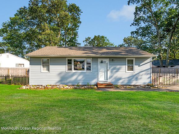 4th image of 717 Pasadena Drive N