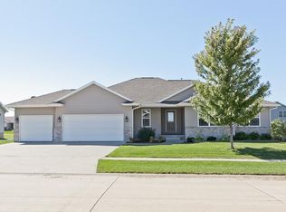 1360 Valentine Cir, Marion, IA 52302
