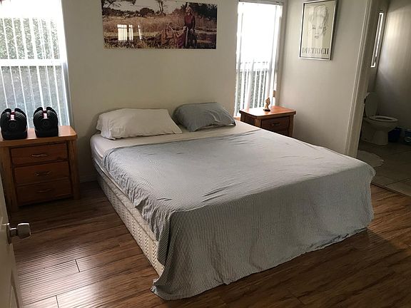 5th image of 5725 Woodman Ave #102