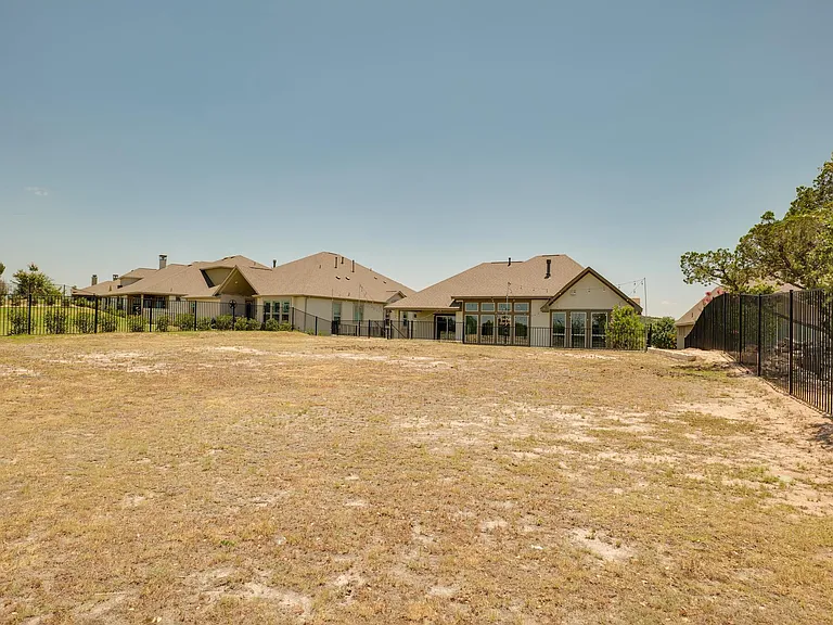 523 Baldovino Skyway — Photo 37