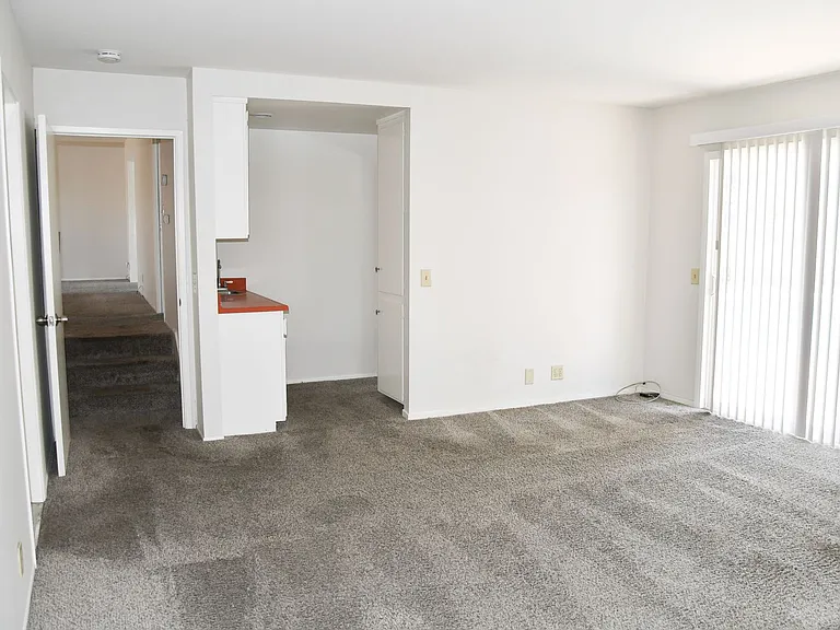 522 E Collins Ave — Photo 29