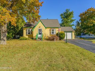 29 Harmon Rd, Glenville, NY 12302
