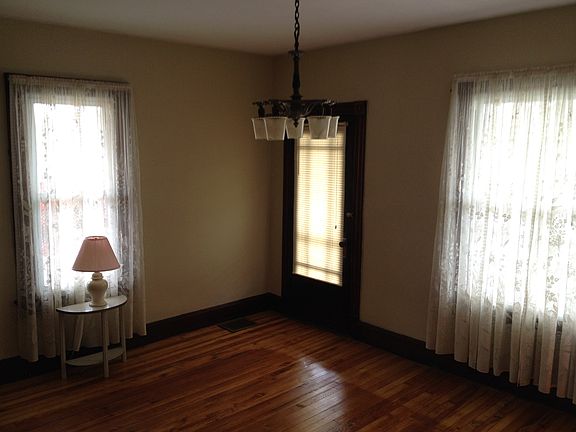 5th image of 142 S Cameron Ave #L17